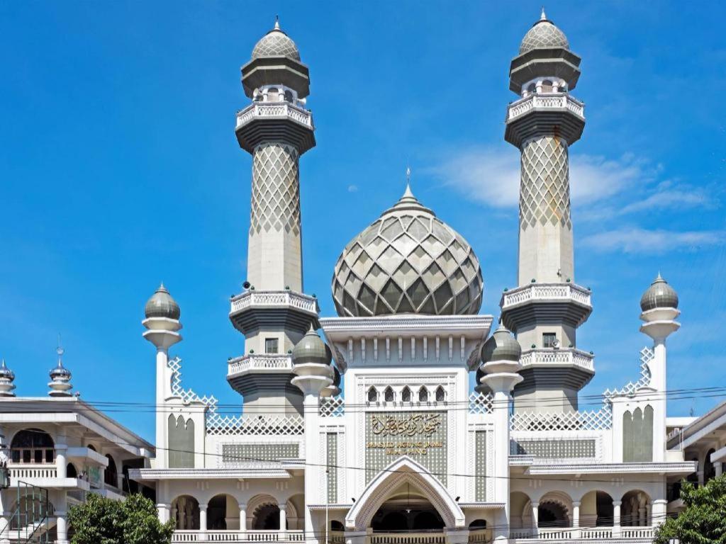Hotel Santosa Malang Kültér fotó