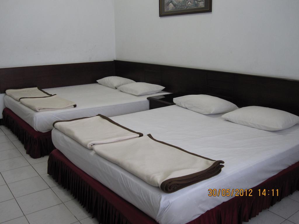 Hotel Santosa Malang Szoba fotó