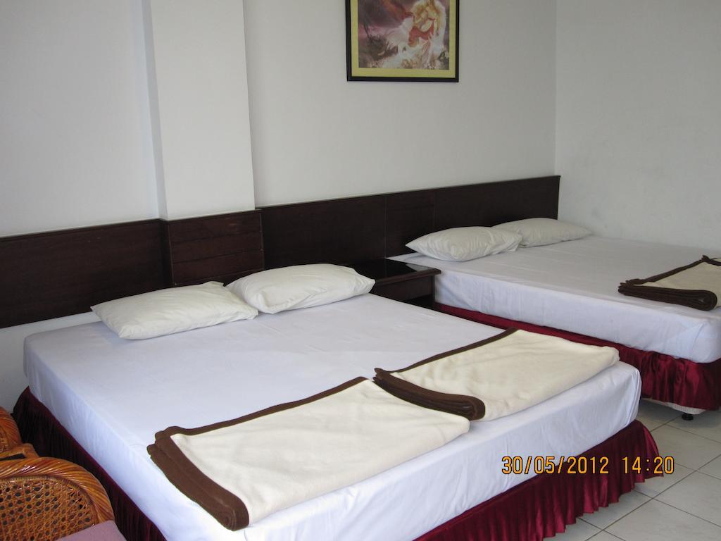 Hotel Santosa Malang Szoba fotó